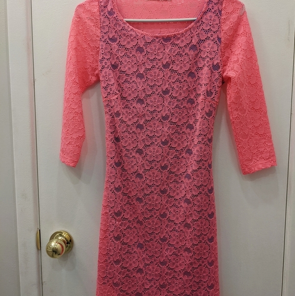 Mystic pink lacy, figure flattering dress - S - Picture 1 of 4